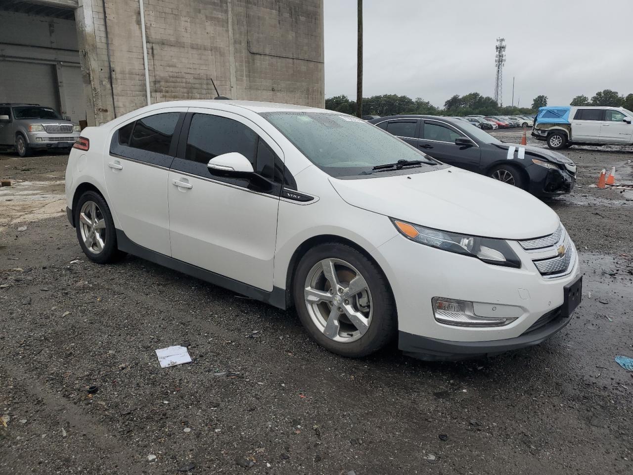 2015 Chevrolet Volt - Image 4