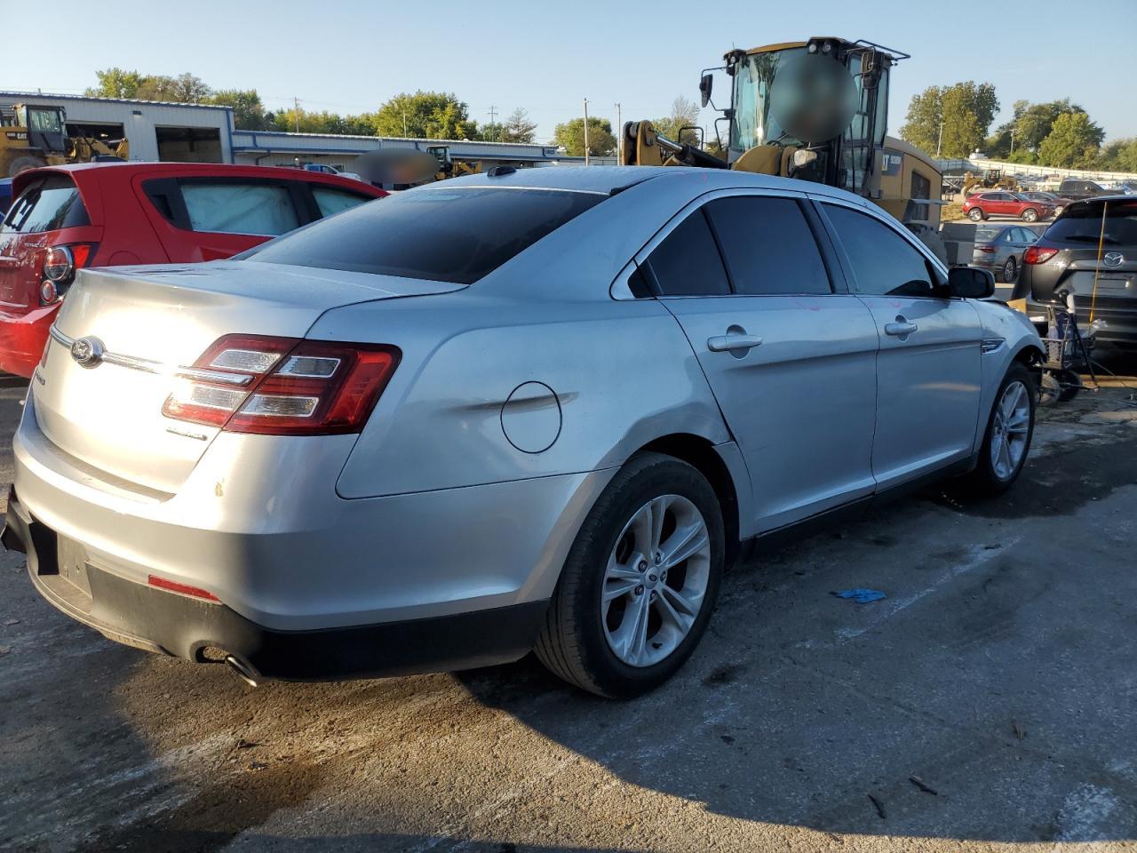 2015 Ford Taurus - Image 3