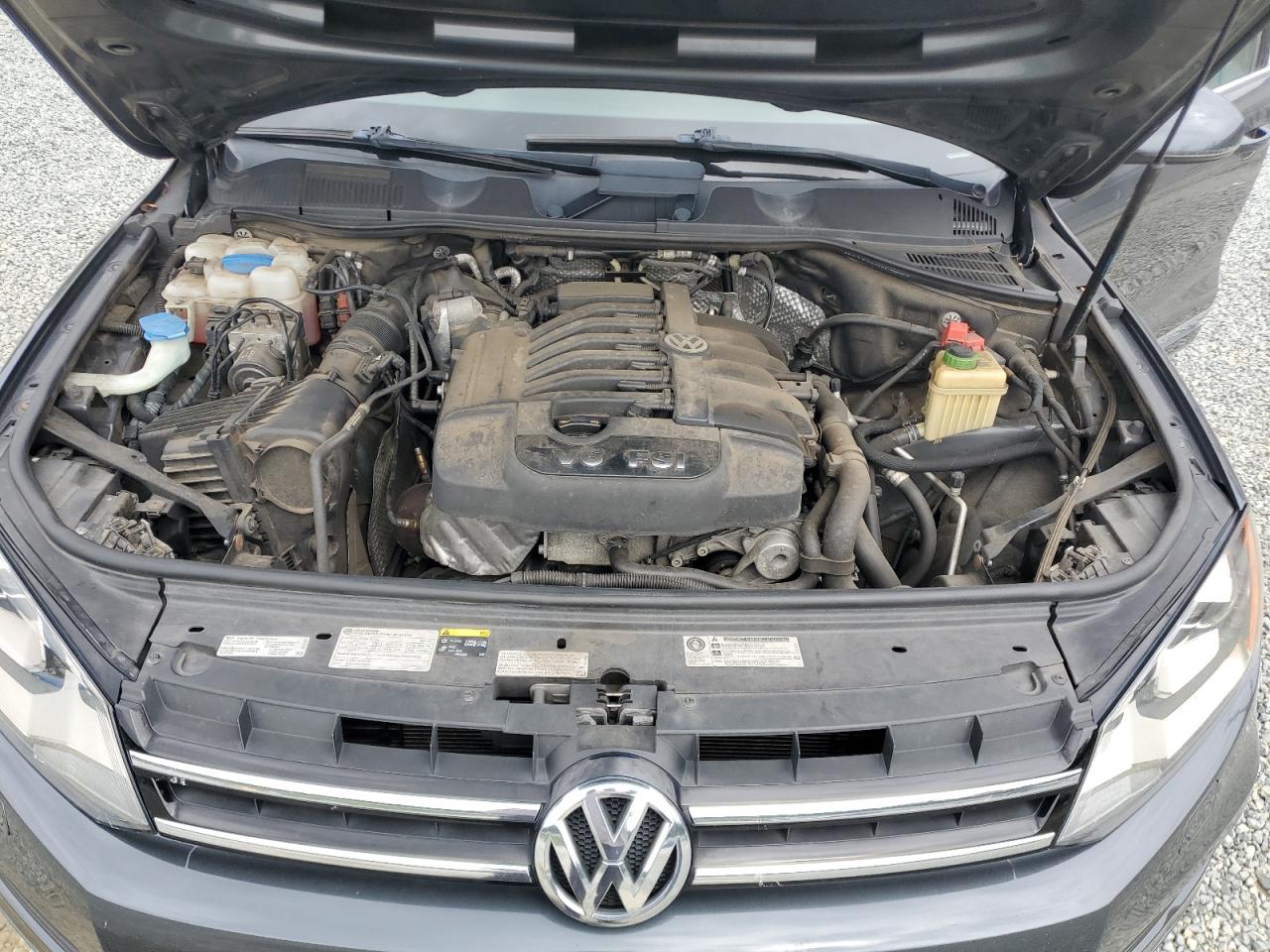 WVGEF9BP5ED009310 2014 Volkswagen Touareg V6