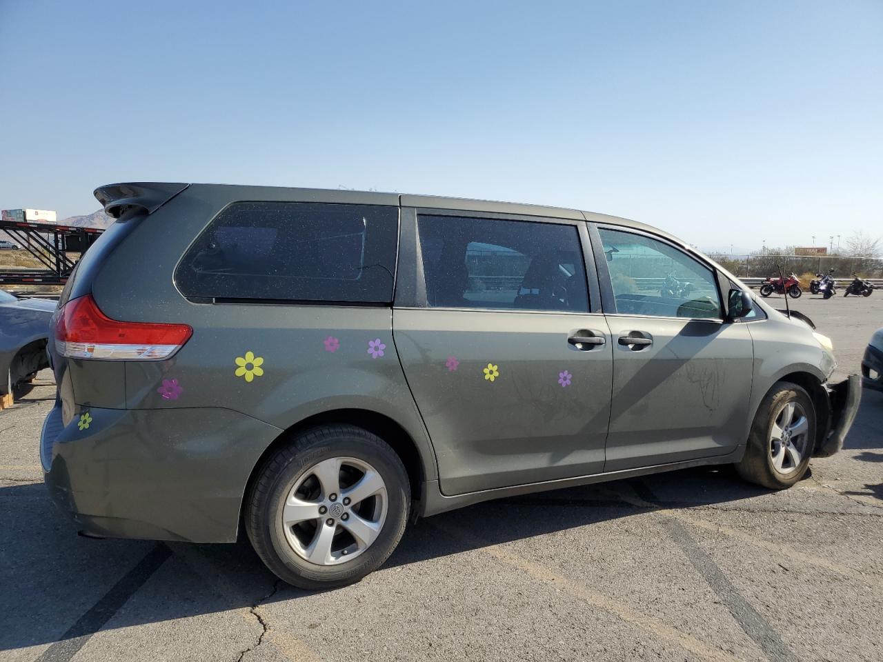 2011 Toyota Sienna - Image 3