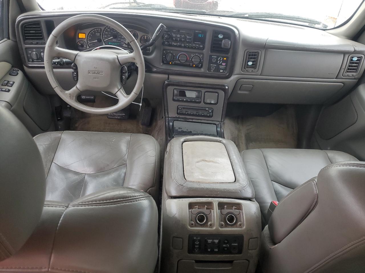 2GTFK69U821317318 2002 GMC Sierra K1500 Denali