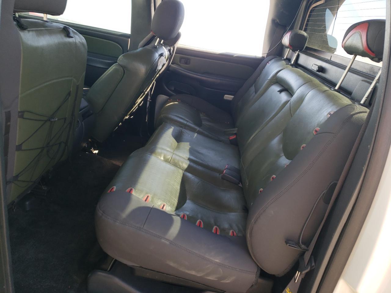 2002 Chevrolet Avalanche - Image 10