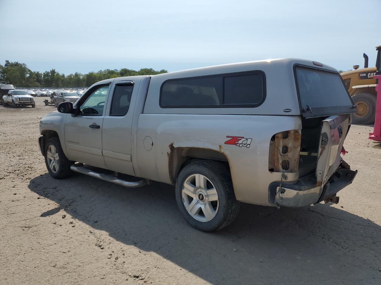 2008 Chevrolet Silverado - Image 2