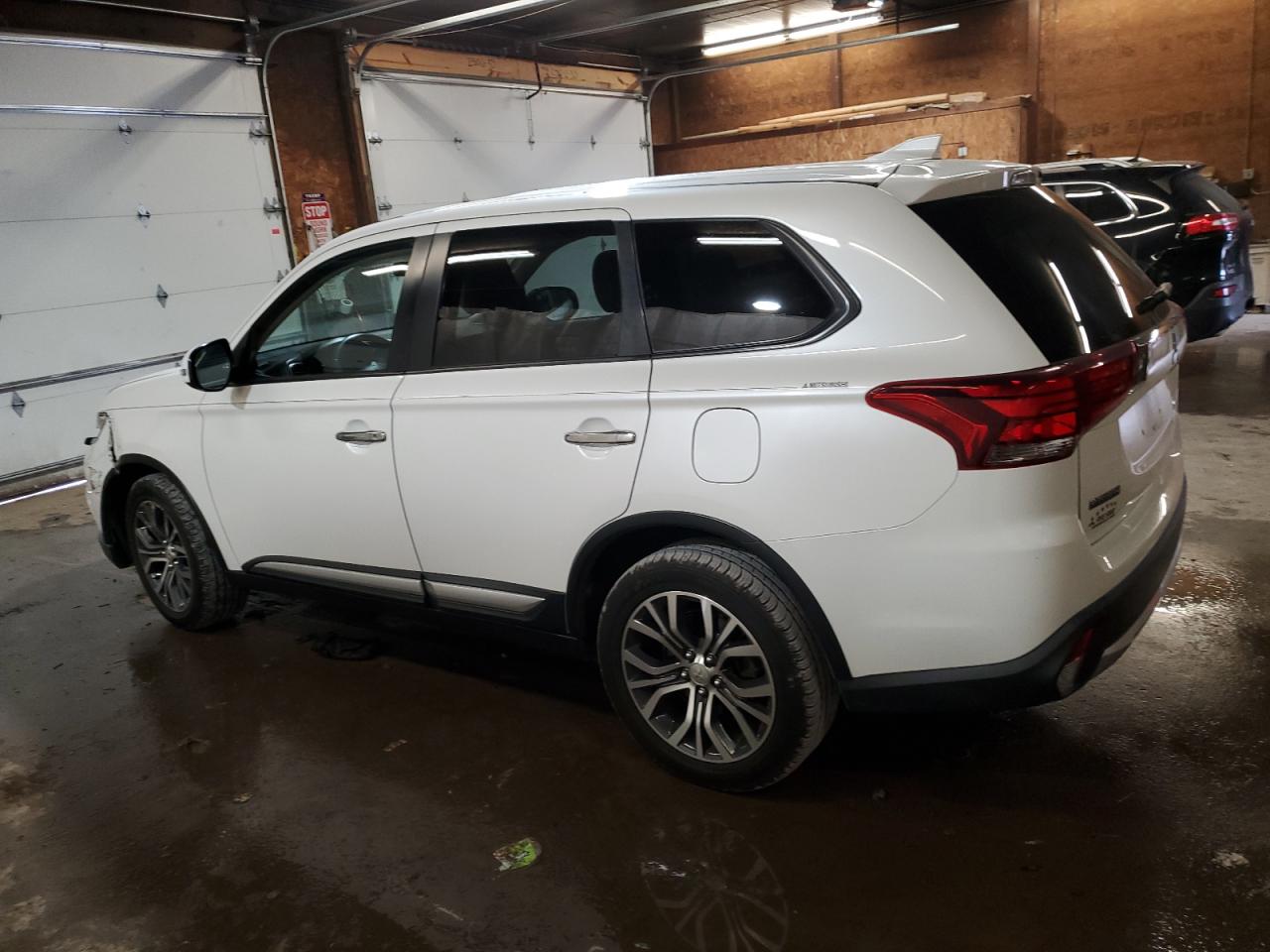 JA4AZ3A35JZ011118 2018 MITSUBISHI OUTLANDER - Image 2