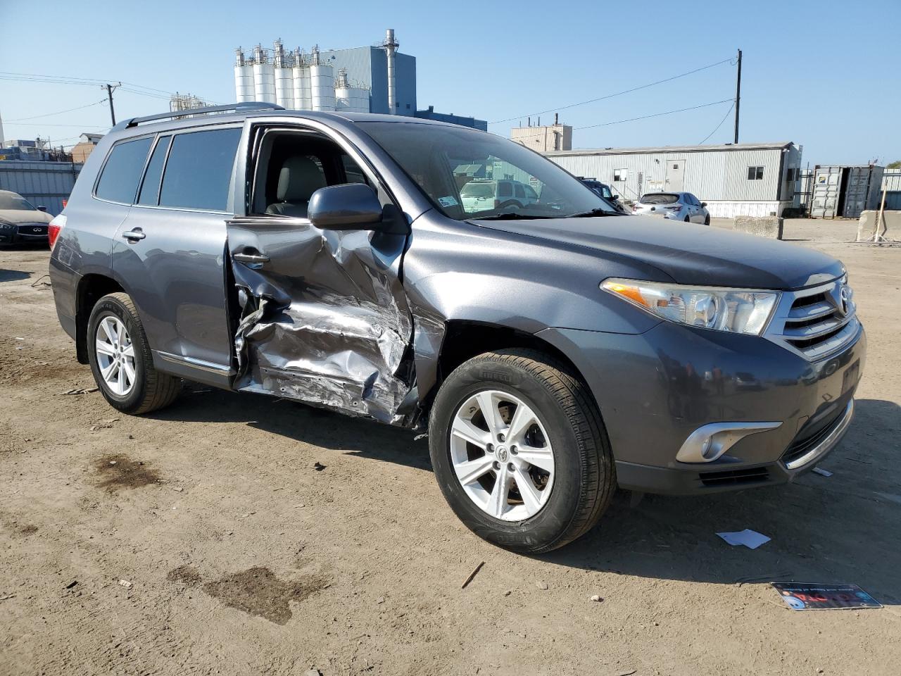 VIN 5TDBK3EH2DS277643 2013 TOYOTA HIGHLANDER no.4