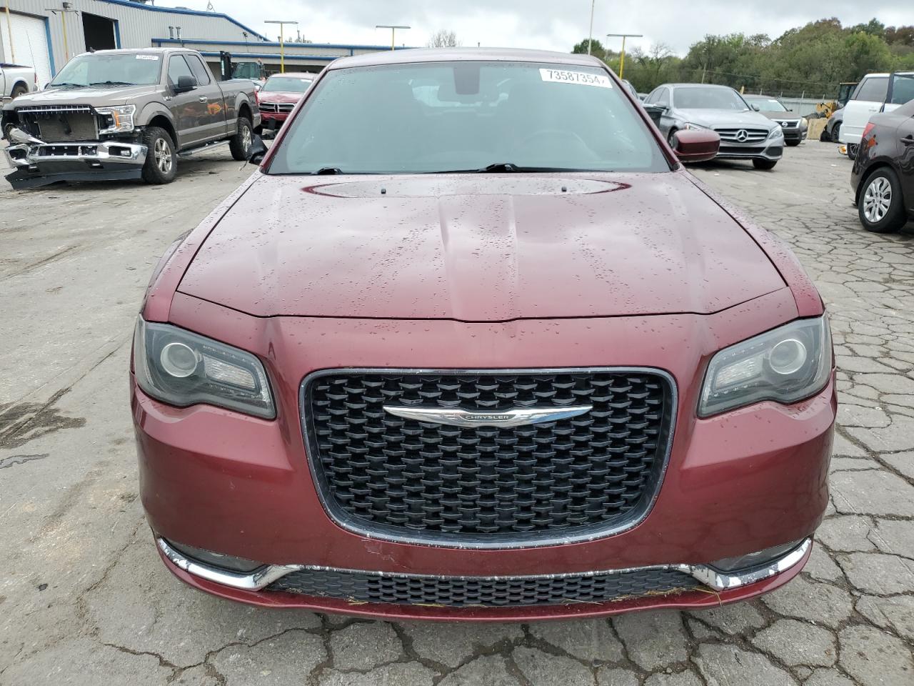 2019 Chrysler 300 - Image 5