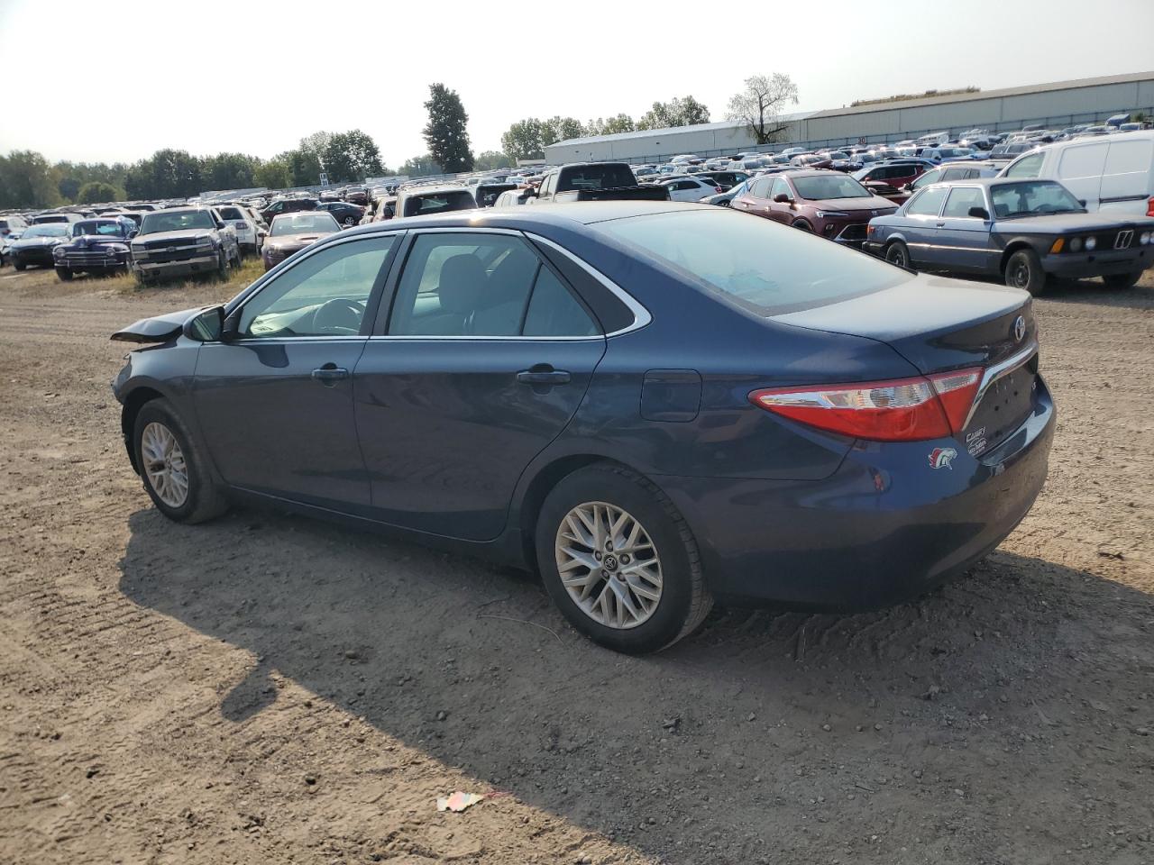 4T1BF1FK9GU593216 2016 TOYOTA CAMRY - Image 2