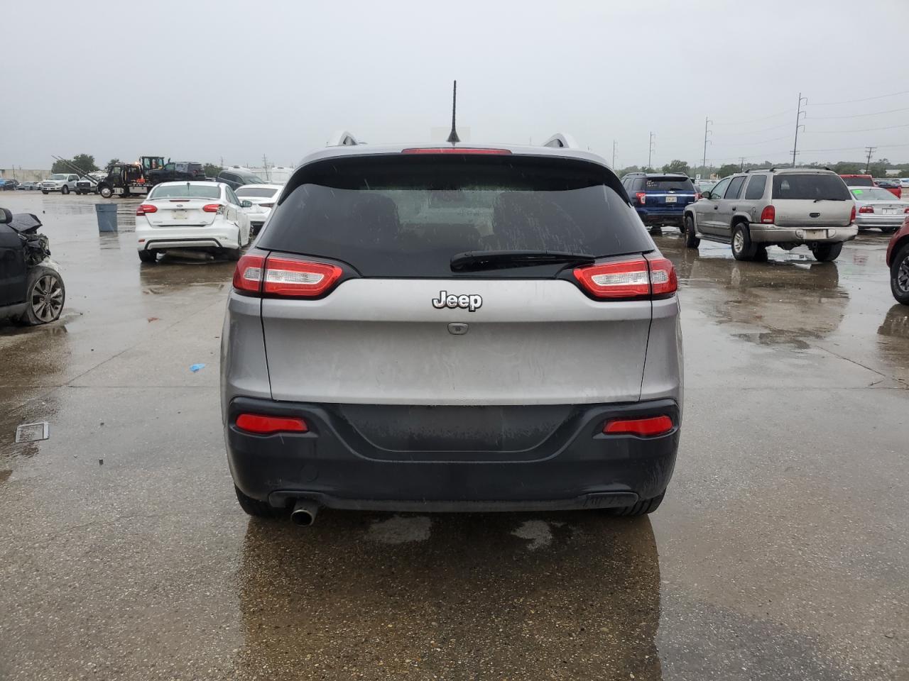 1C4PJLCB8HD233736 2017 Jeep Cherokee Latitude