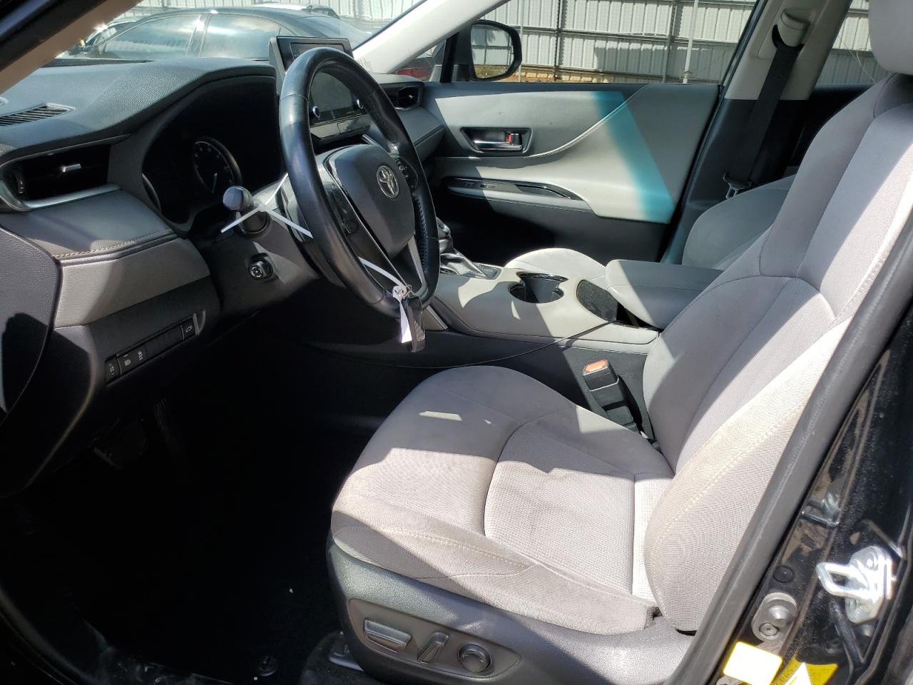 JTEAAAAH1MJ038473 2021 Toyota Venza Le