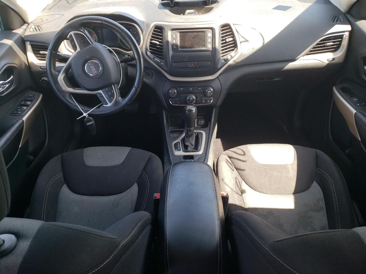 2018 Jeep Cherokee Latitude VIN: 1C4PJLCB1JD618416 Lot: 69109544