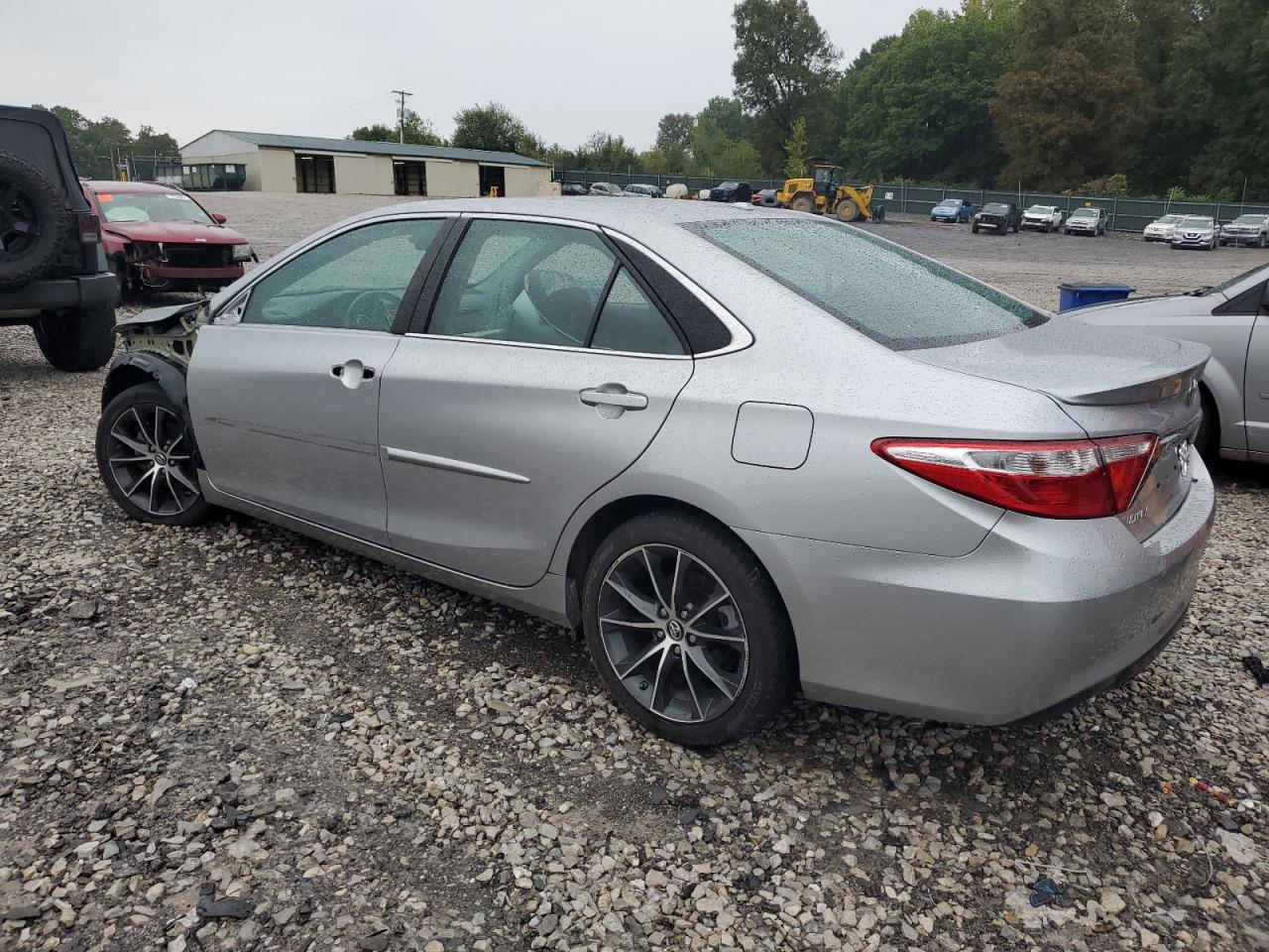 4T1BF1FK3HU771025 2017 TOYOTA CAMRY - Image 2