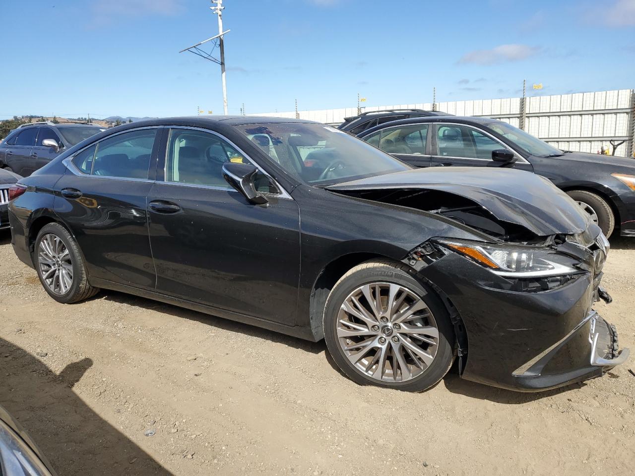 2019 Lexus ES - Image 4