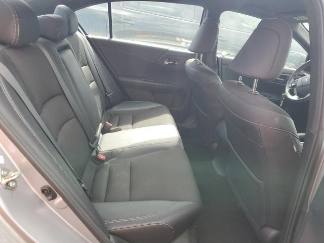 Sedans HONDA ACCORD 2016 Srebrny