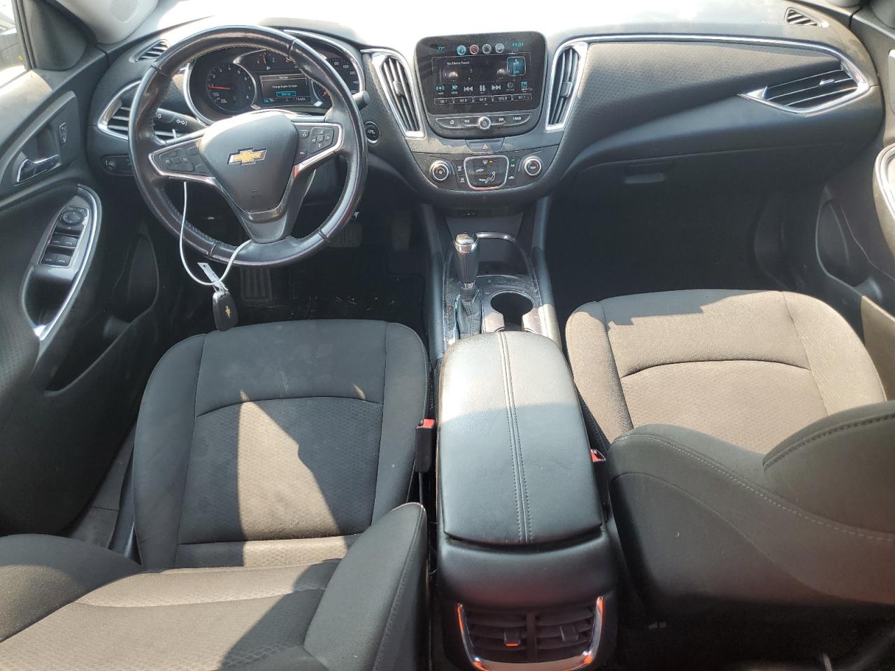 1G1ZD5ST0JF260406 2018 Chevrolet Malibu Lt