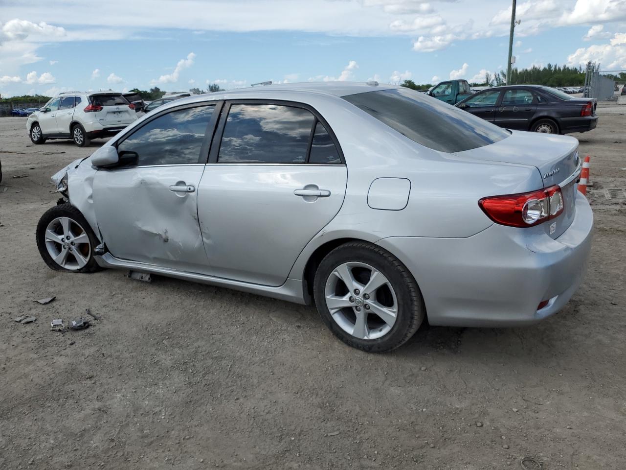 VIN 5YFBU4EE5DP182413 2013 TOYOTA COROLLA no.2