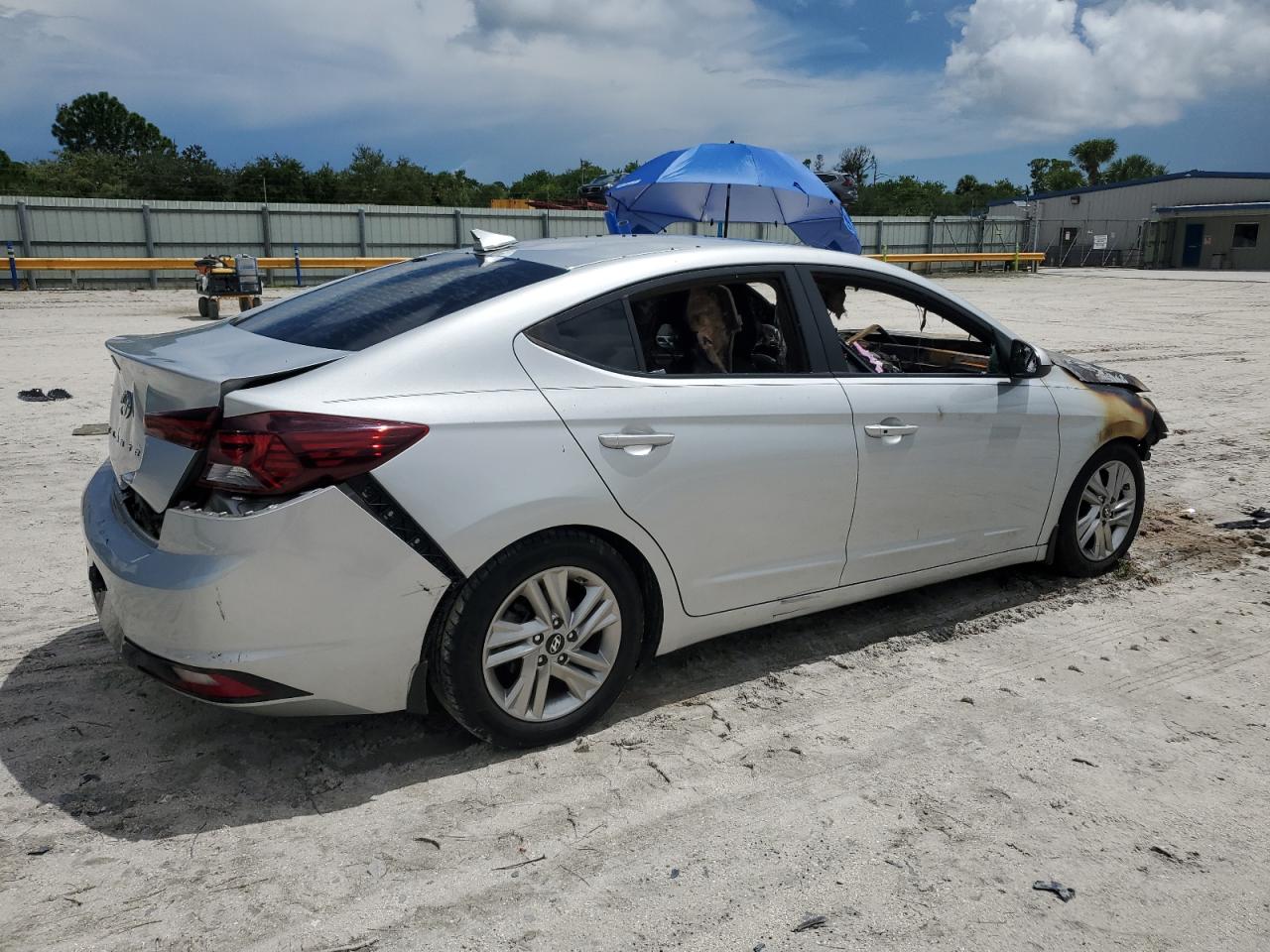 2019 Hyundai Elantra - Image 3
