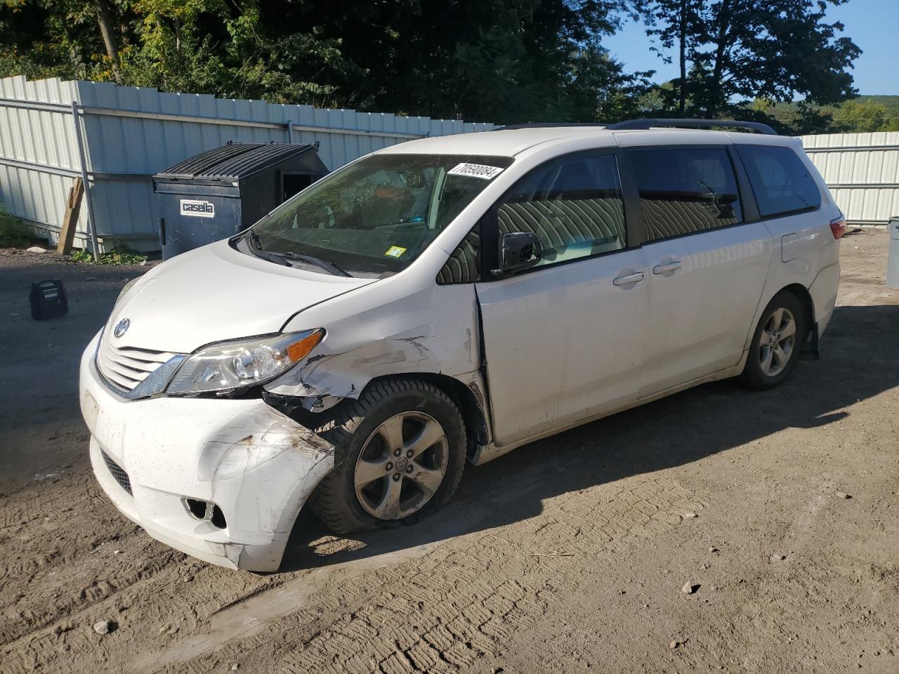 5TDKZ3DC9HS790637 2017 TOYOTA SIENNA - Image 1