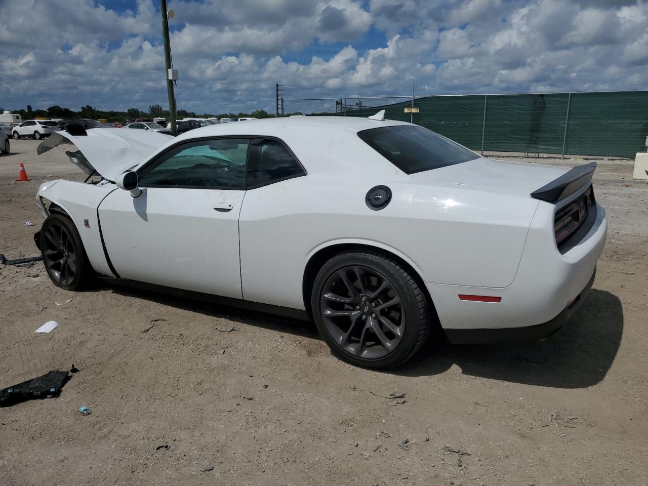 VIN 2C3CDZFJ2NH118385 2022 DODGE CHALLENGER no.2