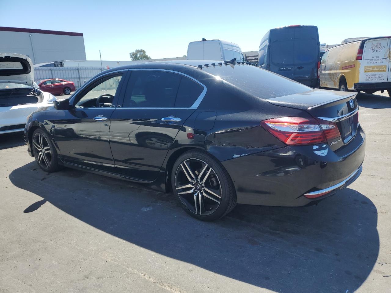 1HGCR2F59HA147118 2017 HONDA ACCORD - Image 2