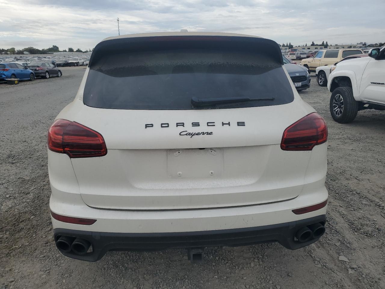 WP1AA2A26HKA80352 2017 Porsche Cayenne