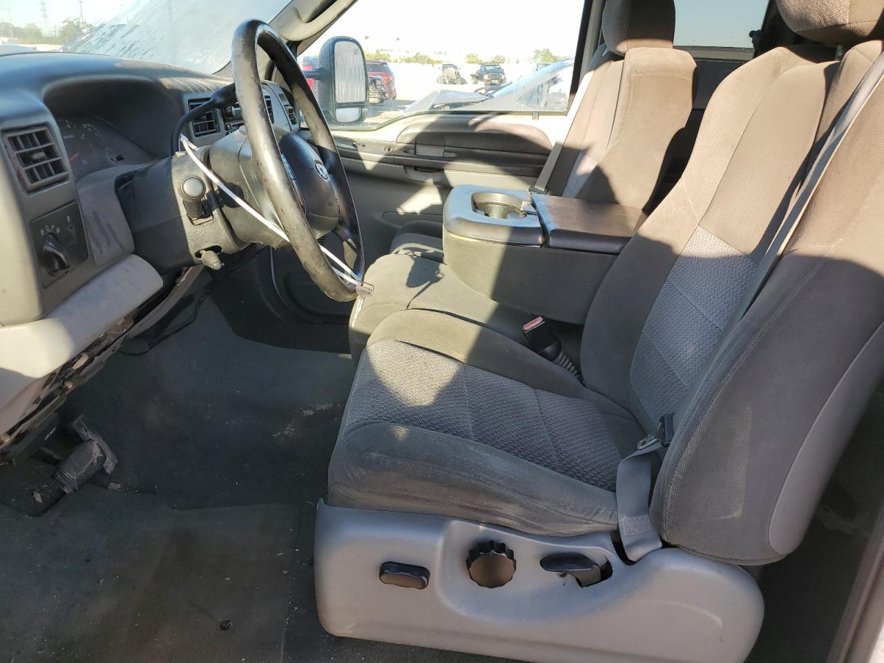 2003 Ford F350 - Image 7