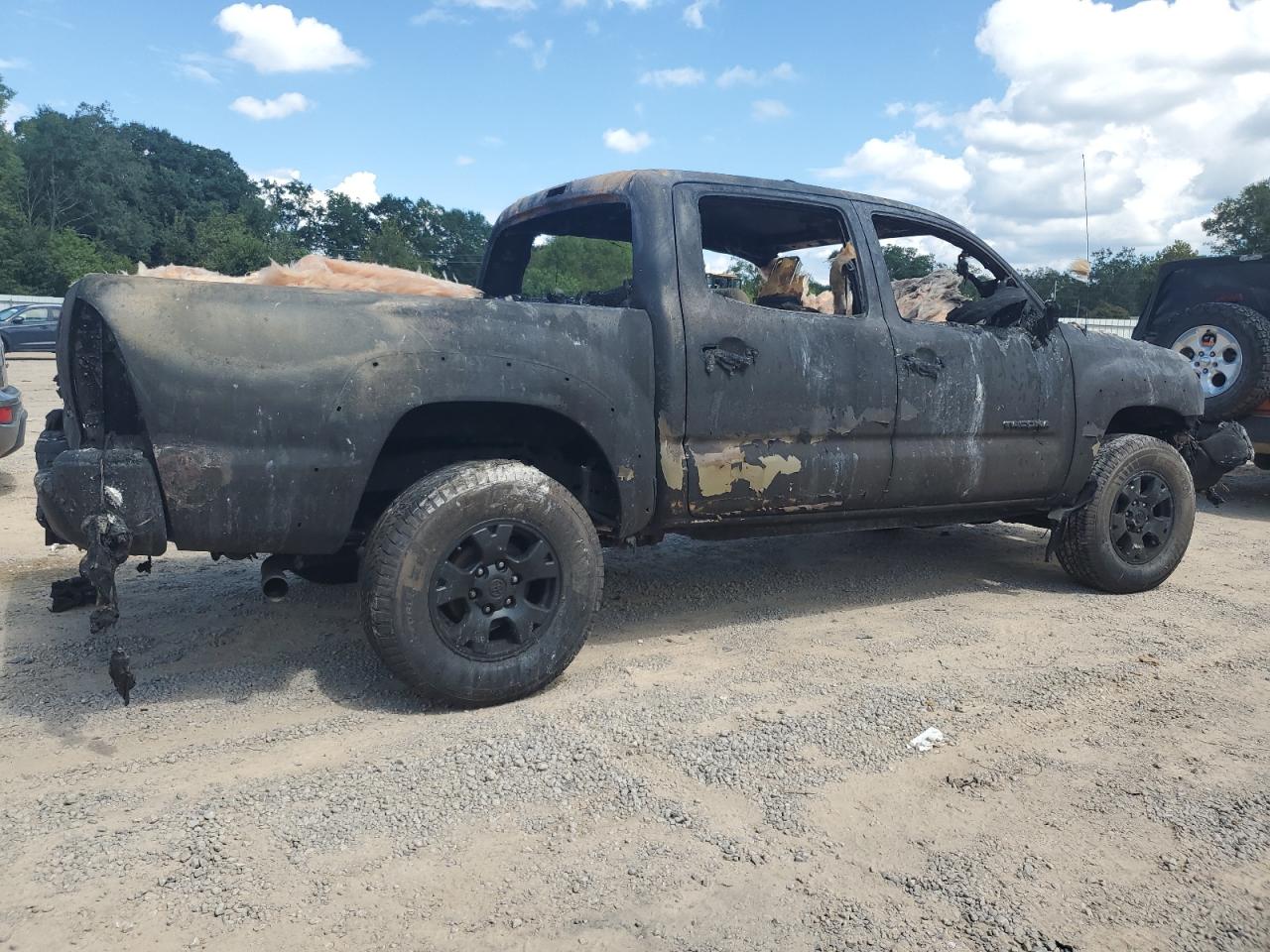 2015 Toyota Tacoma - Image 3