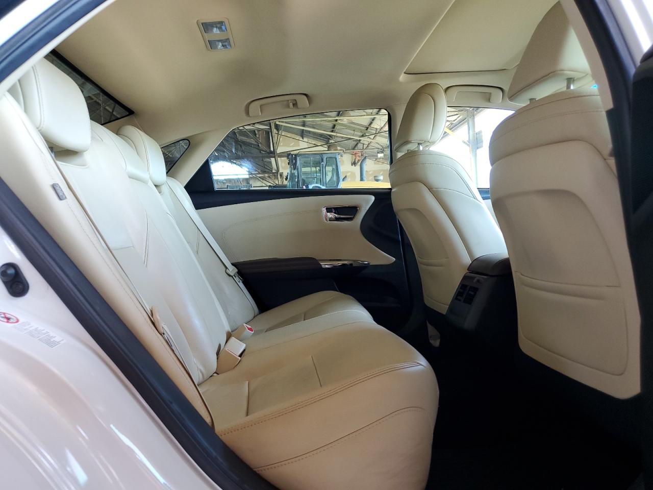 2015 Toyota Avalon - Image 10