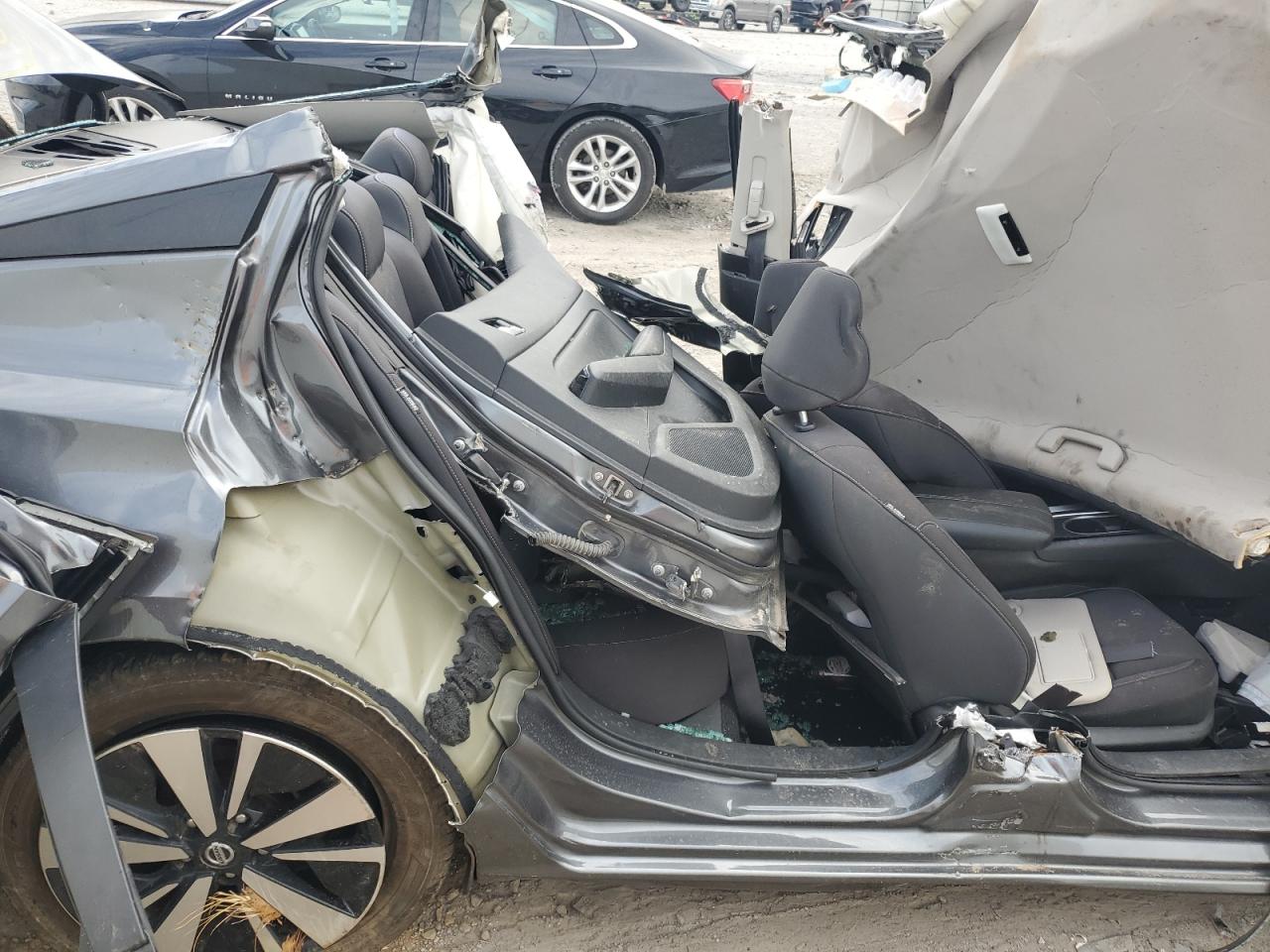 2021 Nissan Altima - Image 10