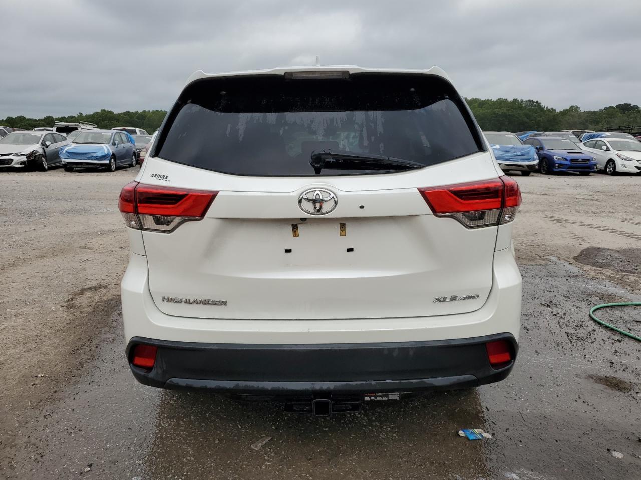 5TDJZRFH4KS604971 2019 Toyota Highlander Se