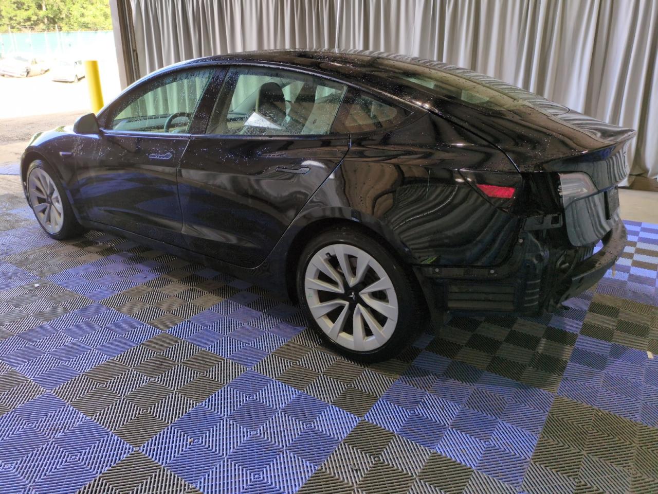 5YJ3E1EA7NF370599 2022 TESLA MODEL 3 - Image 2