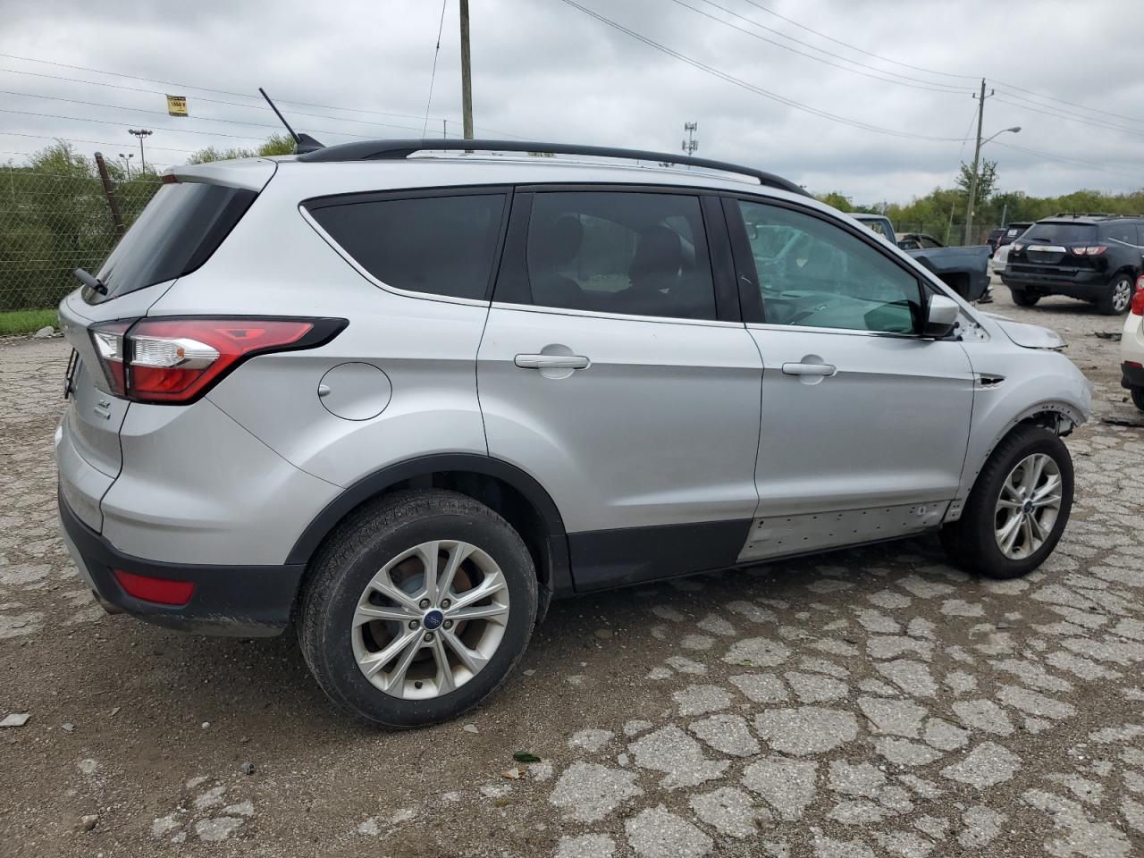 1FMCU0GD7JUB22838 2018 Ford Escape Se