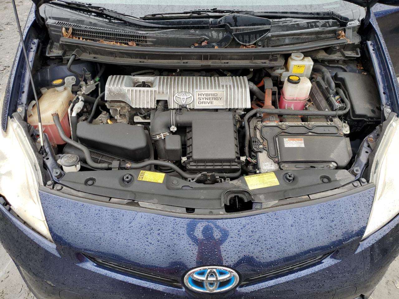2013 Toyota Prius - Image 11