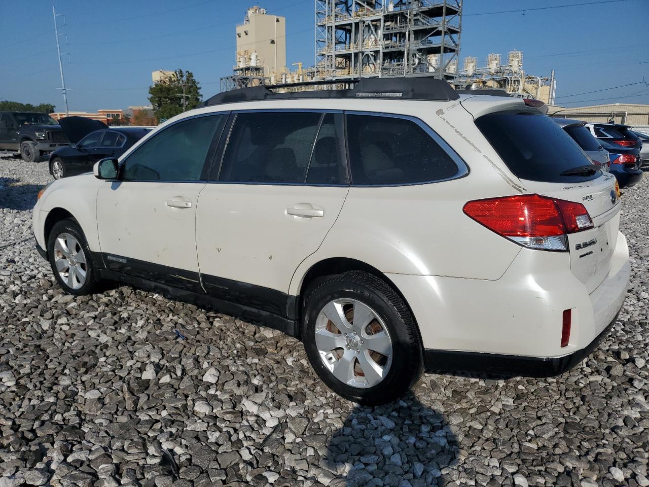 2010 Subaru Outback - Image 2
