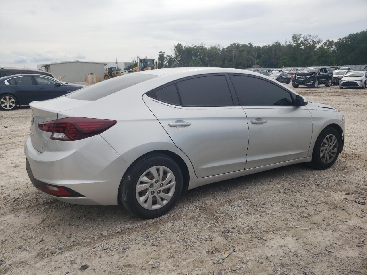 2019 Hyundai Elantra - Image 3