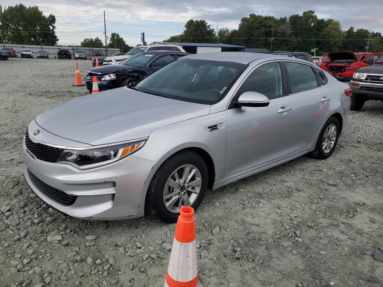 5XXGT4L38JG193243 2018 KIA OPTIMA - Image 1