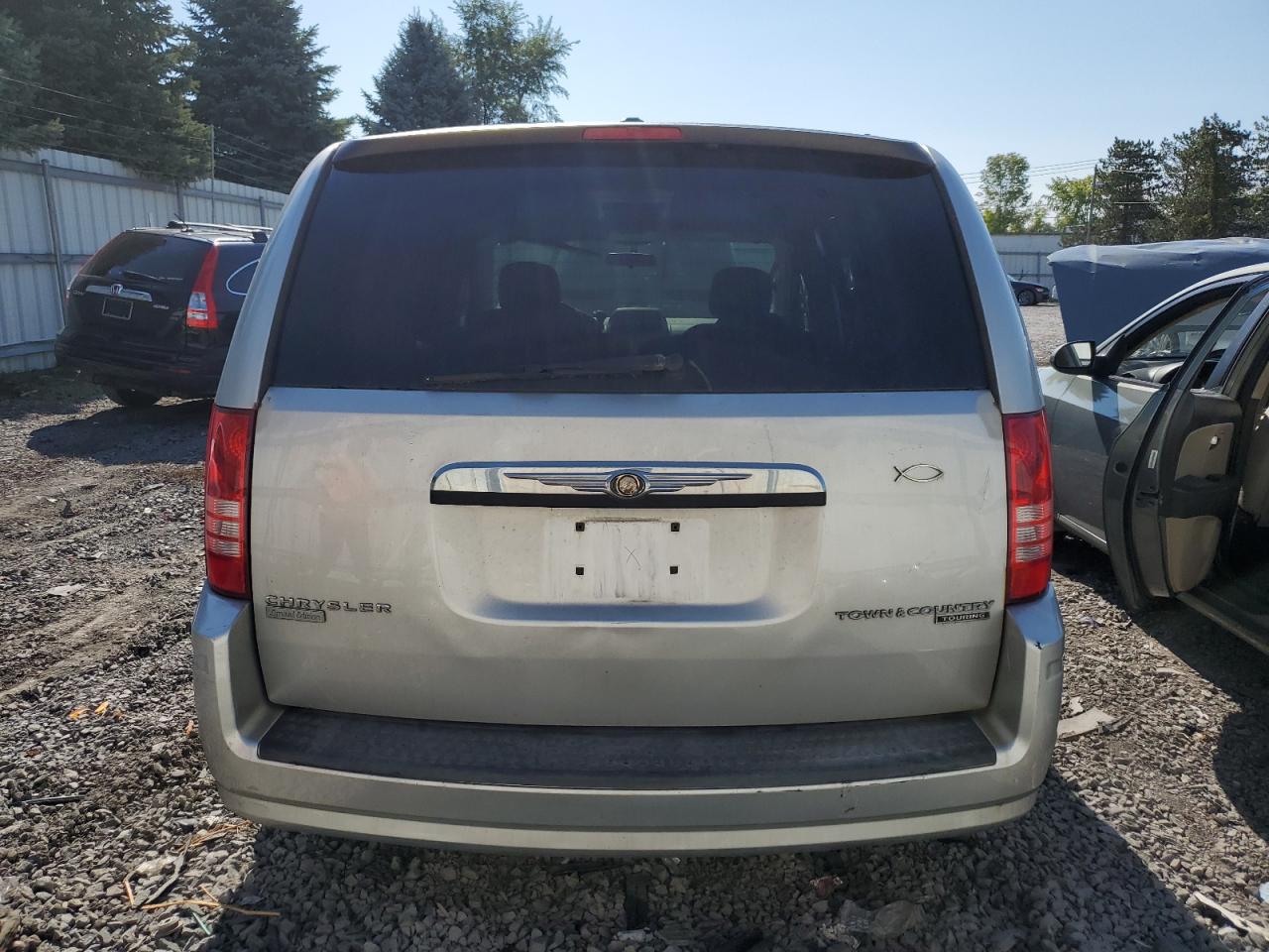 2010 Chrysler Town & Country Touring VIN: 2A4RR5D17AR437170 Lot: 70281564