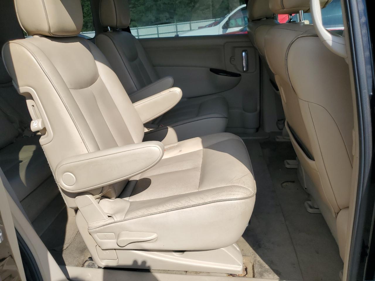 JN8AE2KP2B9000774 2011 Nissan Quest S