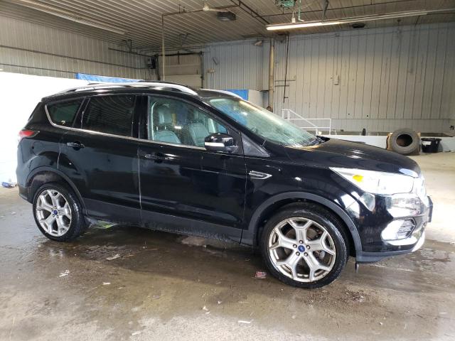  FORD ESCAPE 2017 Czarny