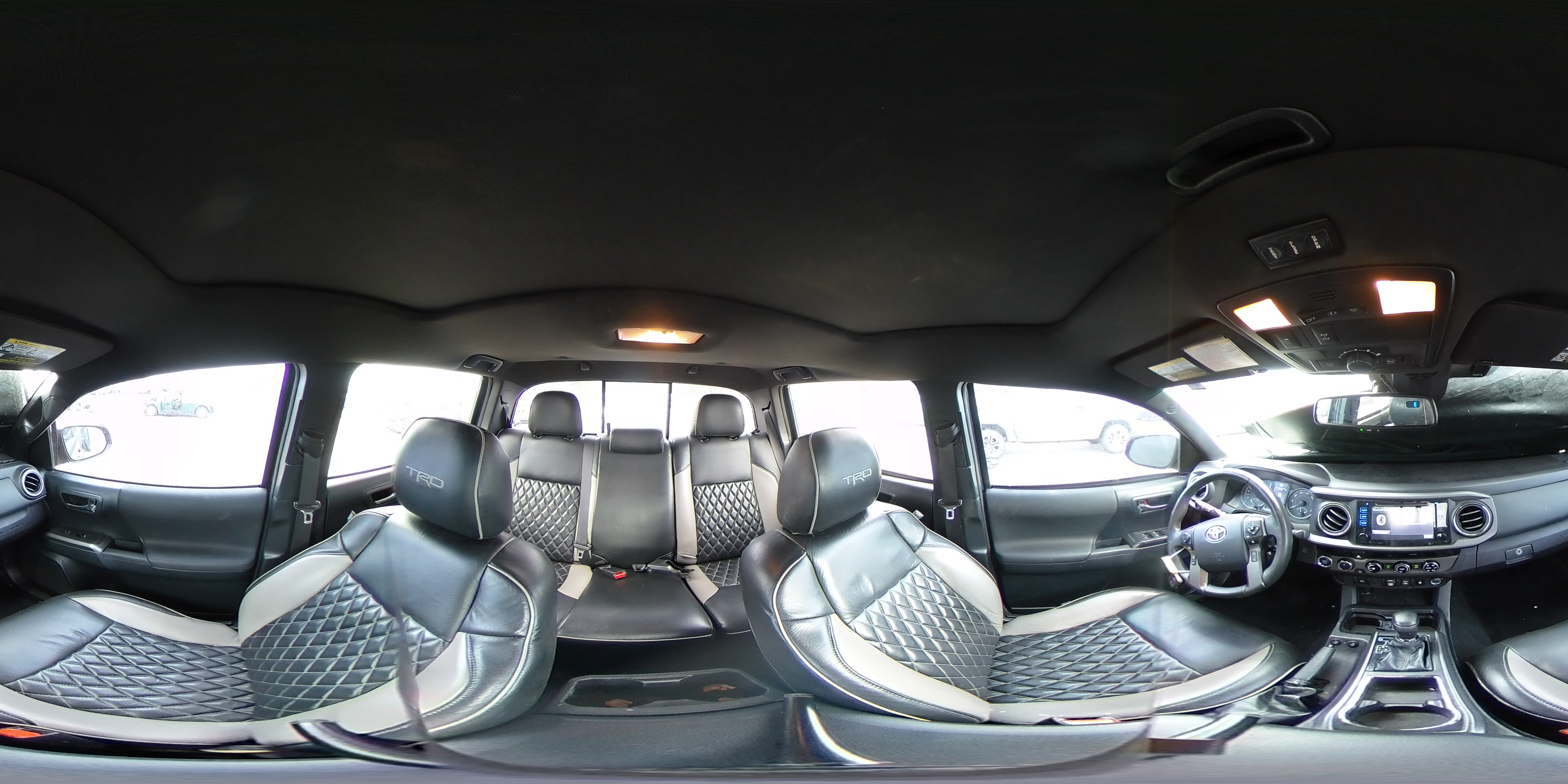 2018 Toyota Tacoma - Image 12