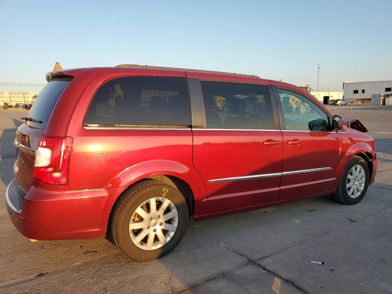 2014 Chrysler Town & Country - Image 3