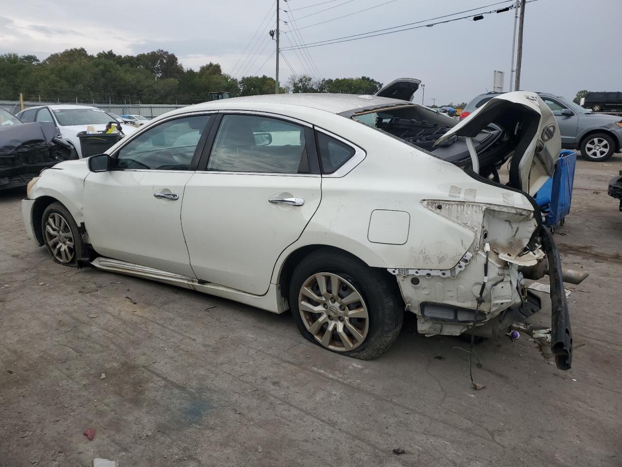 2015 Nissan Altima - Image 2