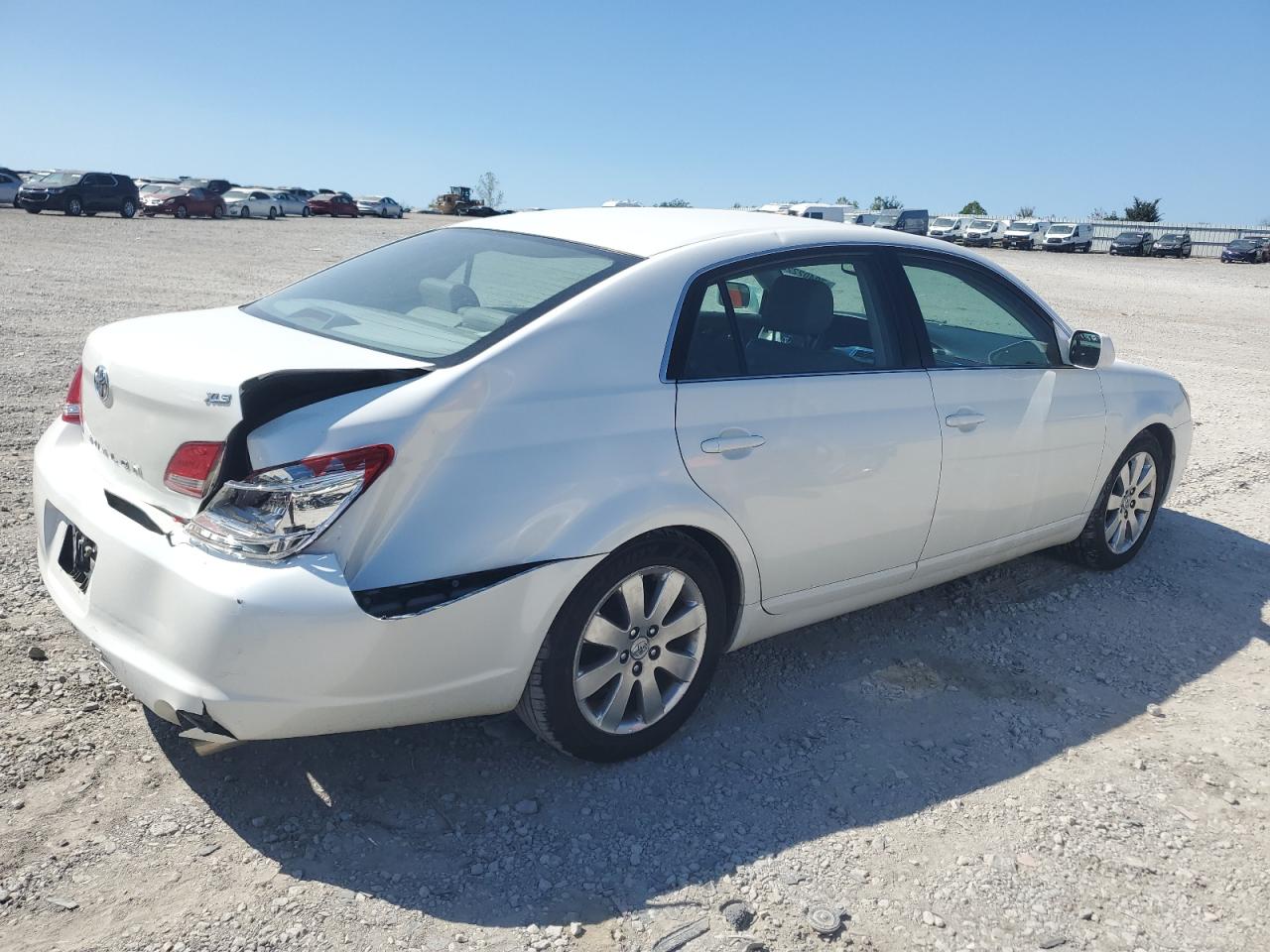 2006 Toyota Avalon - Image 3