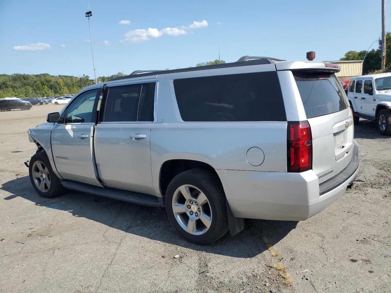 1GNSKHKC0JR380860 2018 CHEVROLET SUBURBAN - Image 2