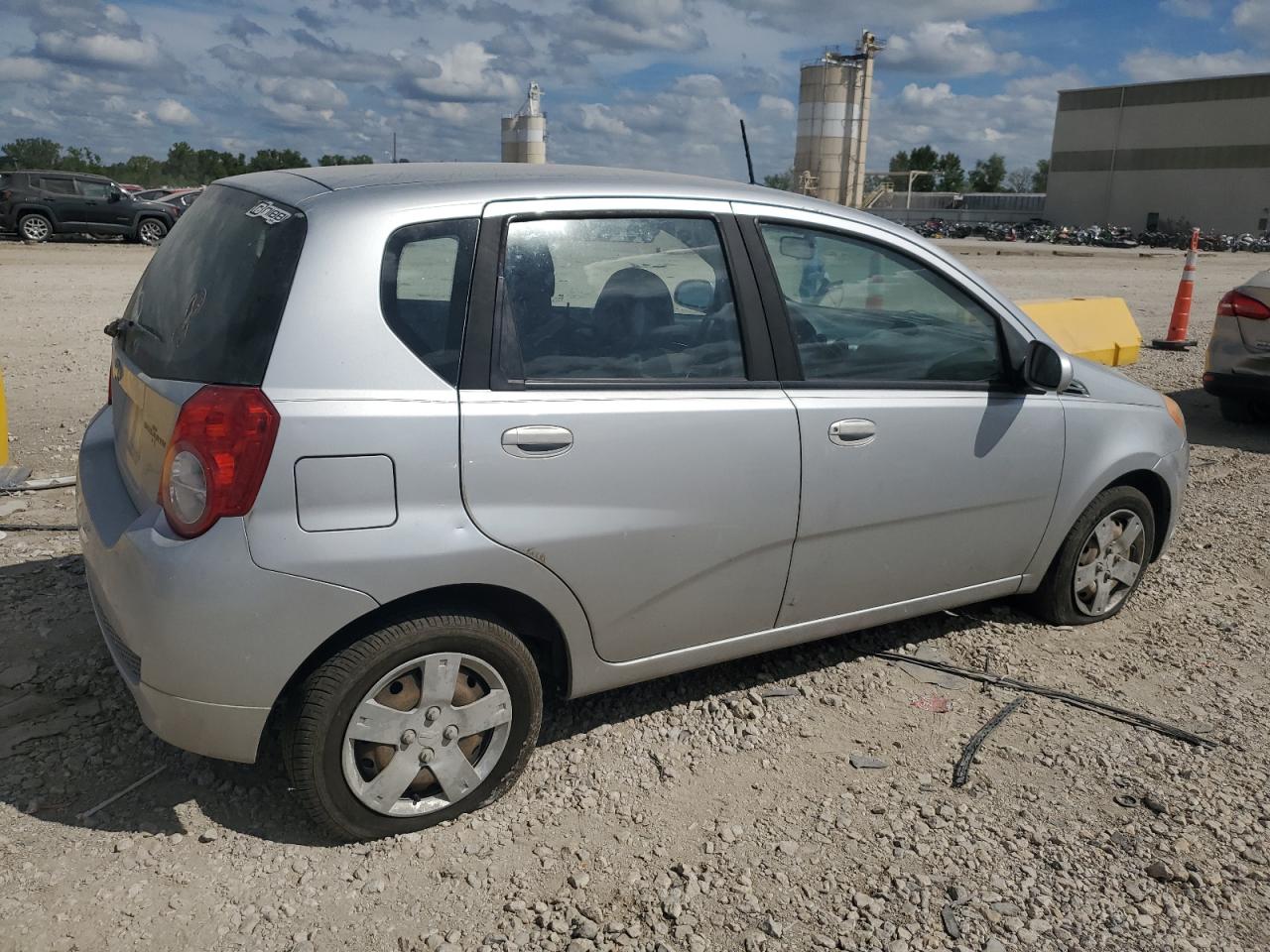 2011 Chevrolet Aveo - Image 3