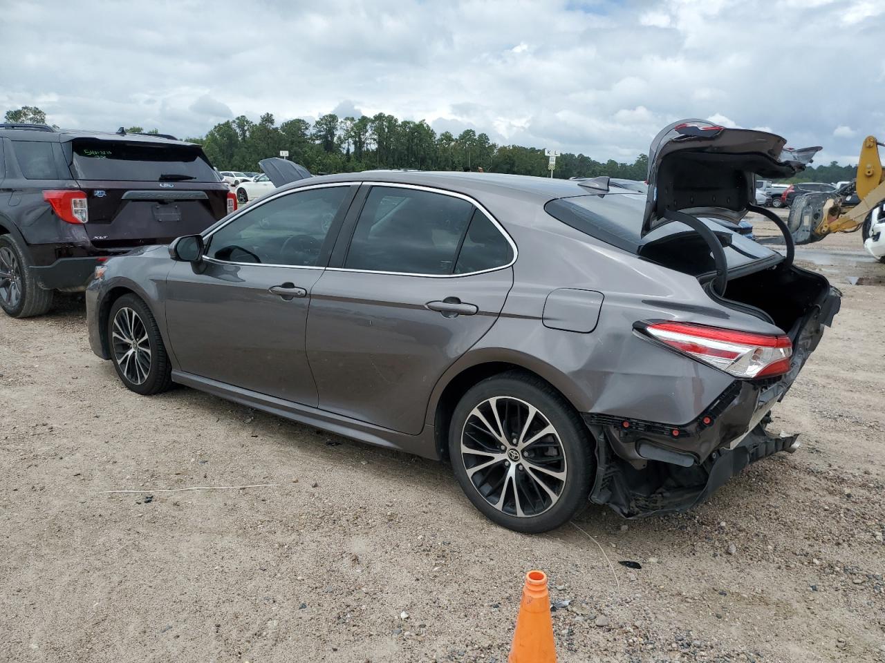 4T1G11AK8LU502586 2020 TOYOTA CAMRY - Image 2