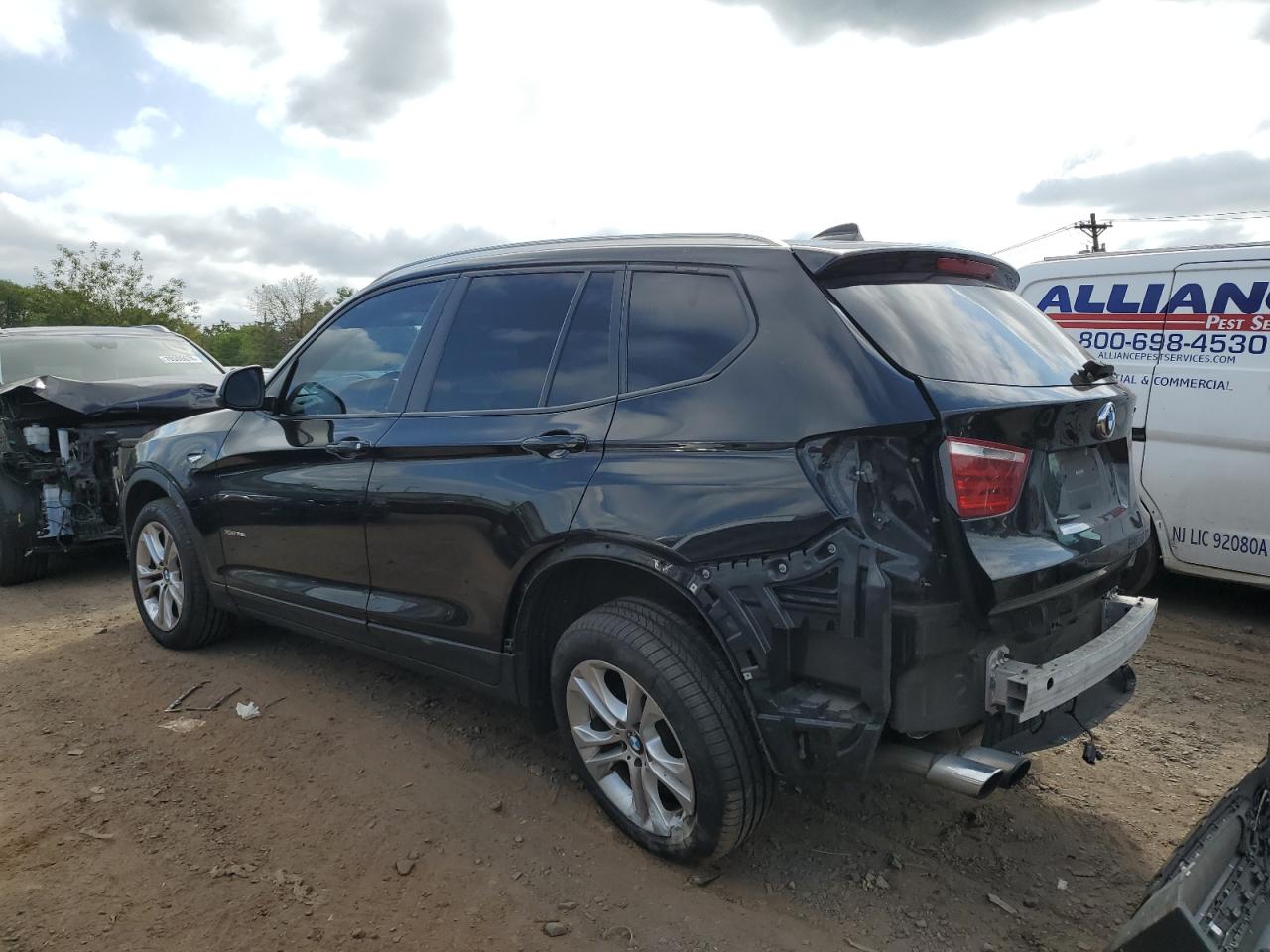 VIN 5UXWX7C5XH0S19046 2017 BMW X3 no.2