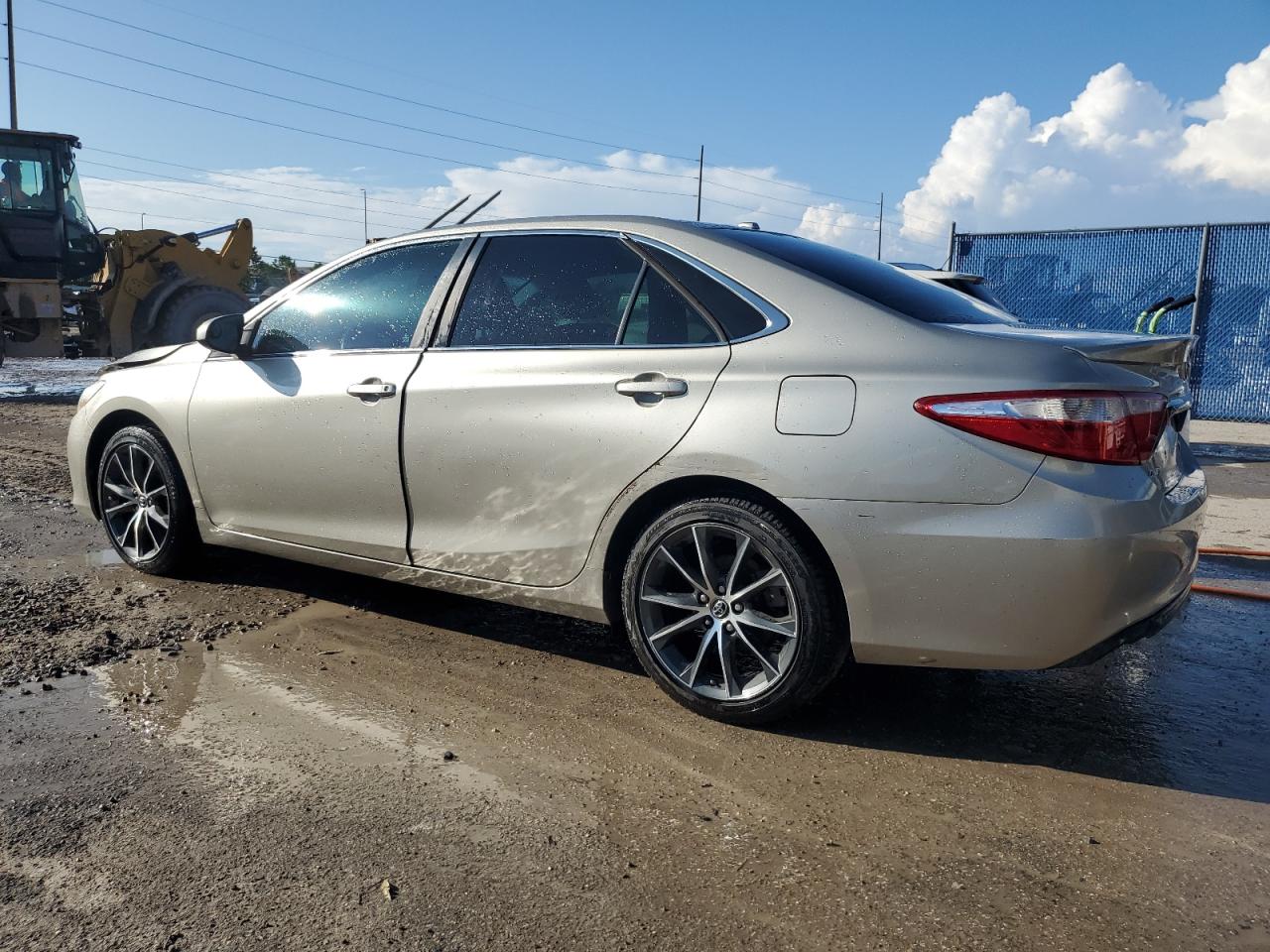 4T1BF1FK5FU488333 2015 TOYOTA CAMRY - Image 2