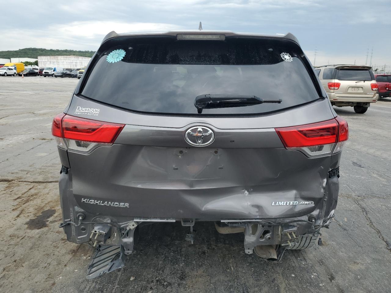 5TDDZRFH5JS486022 2018 Toyota Highlander Limited