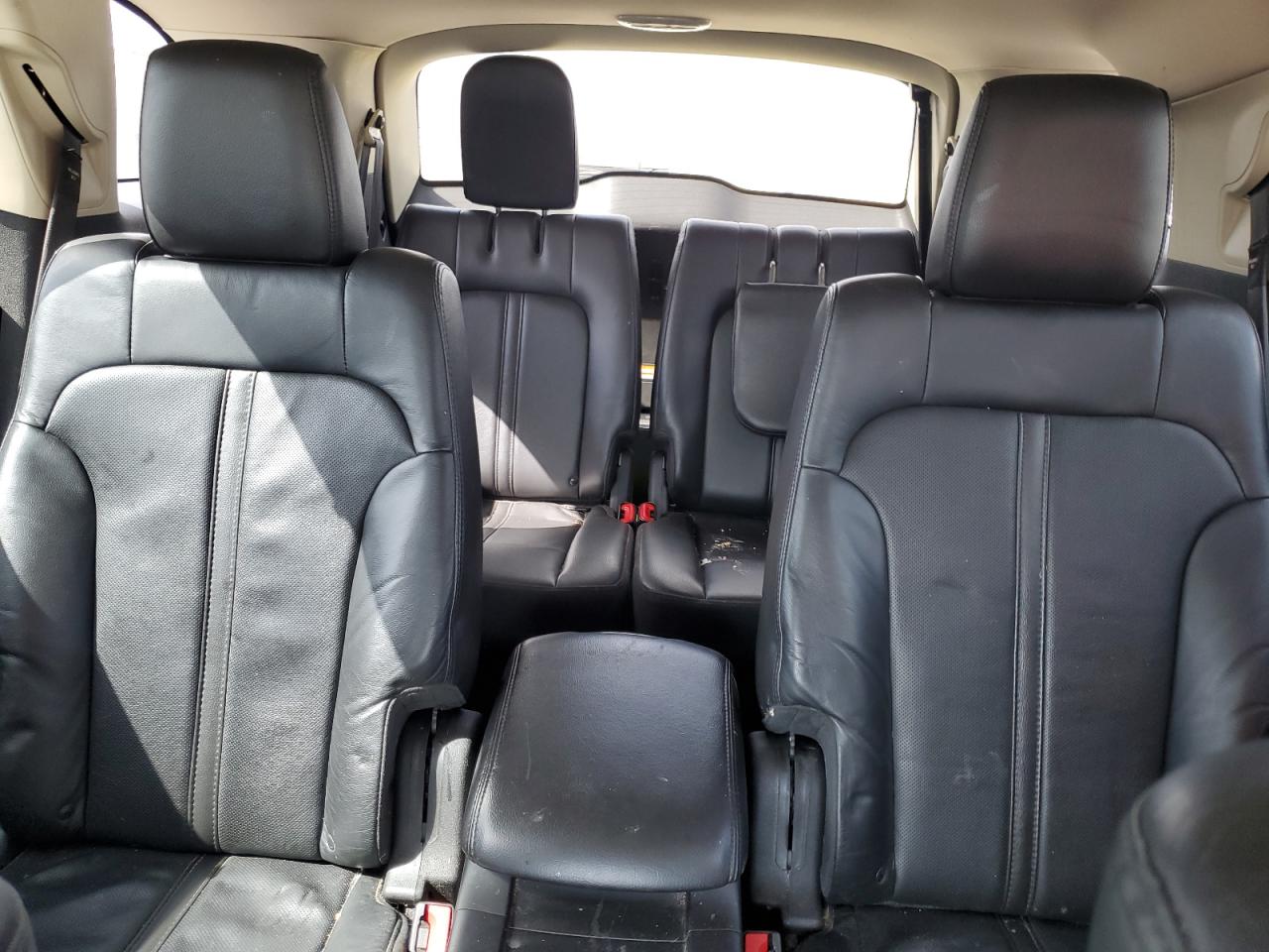 2014 Lincoln MKT - Image 10