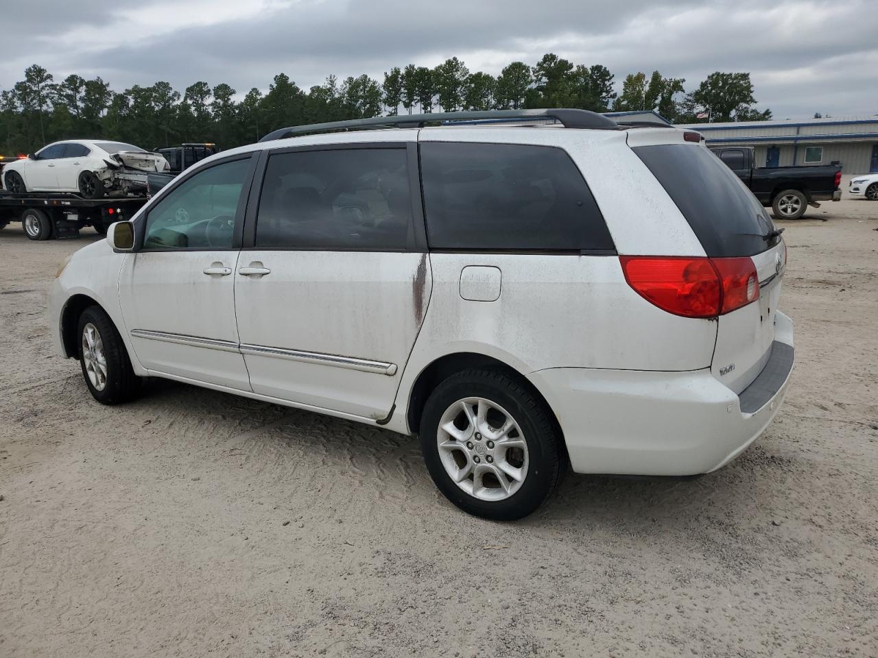 2006 Toyota Sienna - Image 2